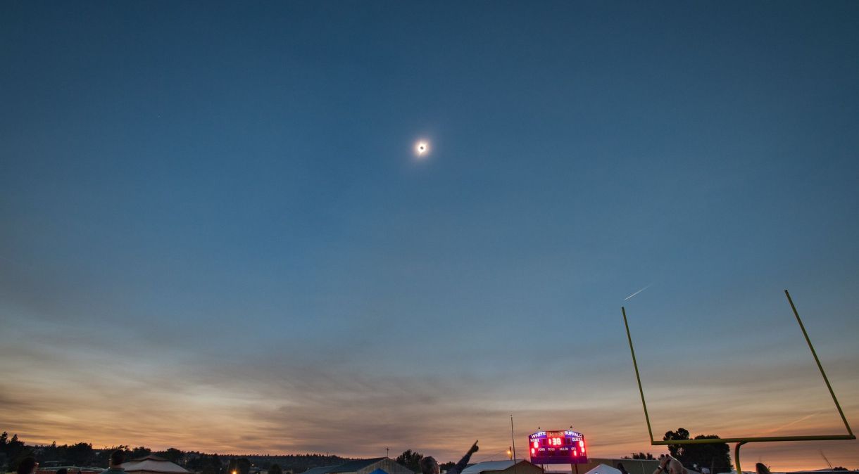 Eclipse solar total em 2017, acima de Madras, Oregon, Estados Unidos