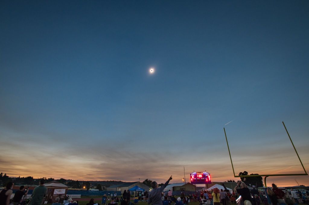 Eclipse solar total em 2017, acima de Madras, Oregon, Estados Unidos