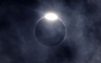 Veja como foi o eclipse solar total desta segunda-feira