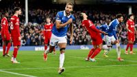 Liverpool perde clássico para Everton e se complica na luta pelo título inglês