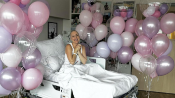 No hospital, a influenciadora foi recepcionada com balões para comemorar o seu "novo aniversário"