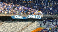 "Tchau, Ronaldo": torcida do Cruzeiro exibe faixa antes de jogo do Brasileiro