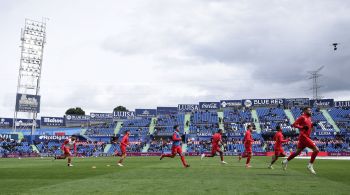 Contra o Sevilla, torcedores do clube chamaram Acuña de "macaco" e técnico Quique Sánchez Flores de "cigano"
