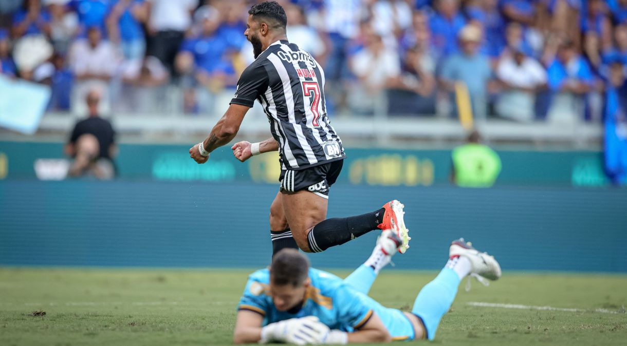 Hulk comemora o gol da virada do Atlético-MG sobre o Cruzeiro no Mineirão