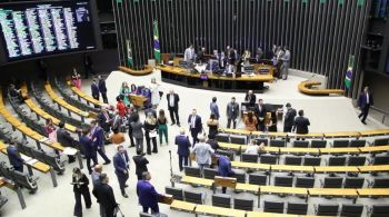 Proposta do governo retoma pagamento obrigatório do seguro com operação da Caixa Econômica; texto ainda será analisado pelo Senado