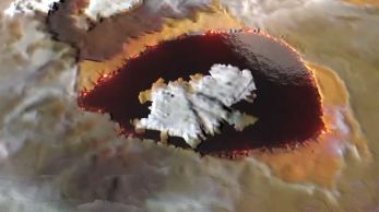 Câmera da sonda espacial capturou imagens de alta resolução que mostraram plumas vulcânicas ativas e picos de montanhas