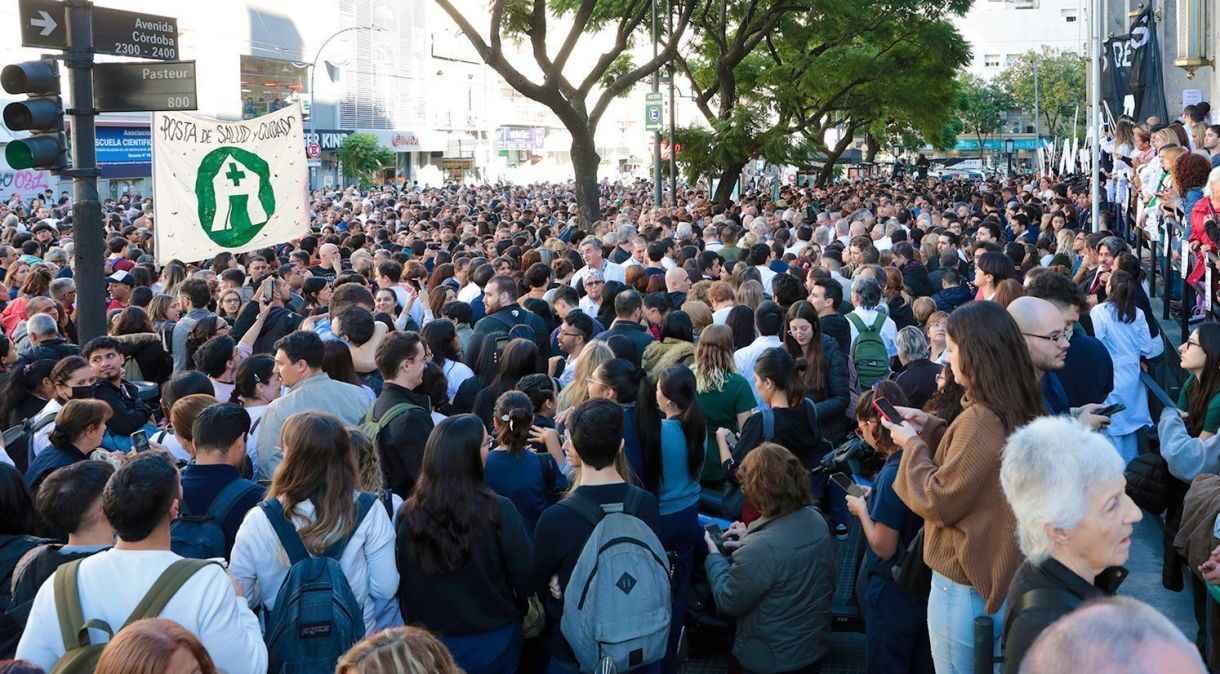 Argentinos protestam contra situação na Universidade de Buenos Aires, Argentina