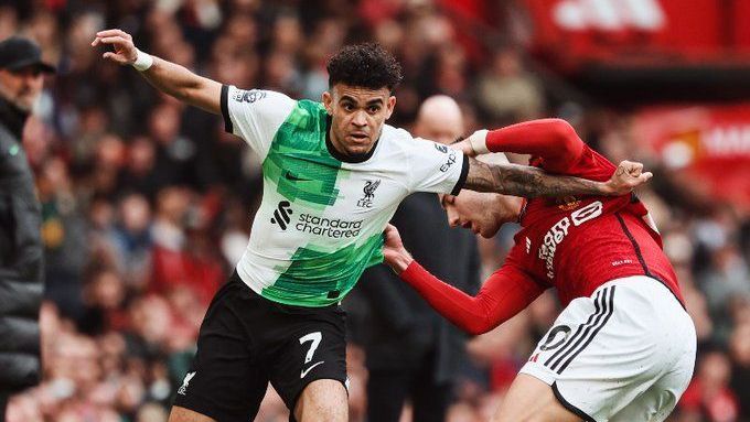 Luis Díaz marcou um dos gols do empate por 2 a 2 entre Liverpool e Manchester United