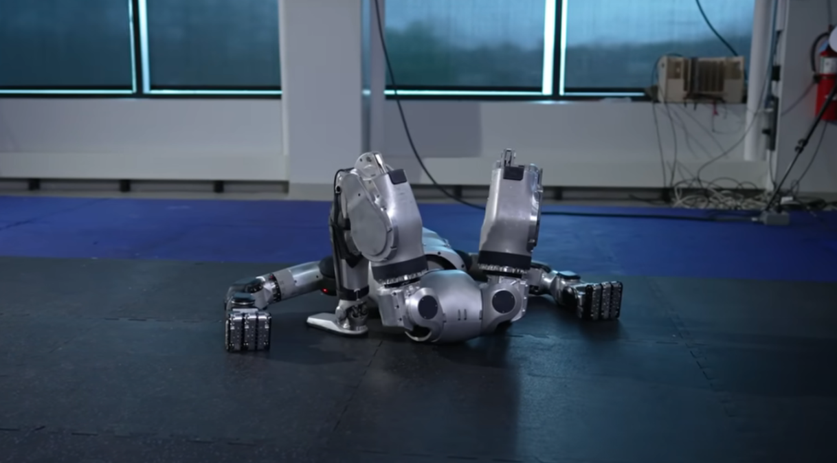 Novo robô Atlas, da Boston Dynamics, exibe suas habilidades
