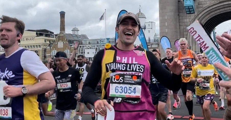 Phil Dunster correu a Maratona de Londres de 2024