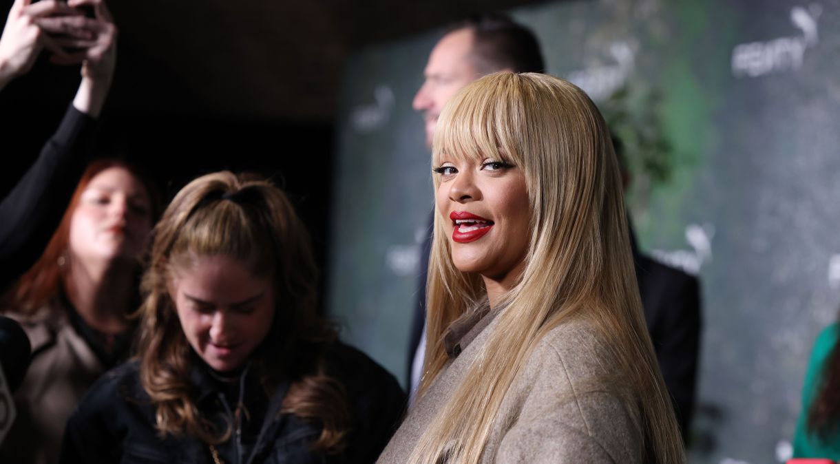 Rihanna fala com a imprensa no lançamento do tênis Creeper Phatty Earth Tone, da Fenty com a Puma, em Londres
