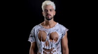 Rodrigo Simas, de "Renascer", tira roupa no monólogo "Prazer Hamlet"