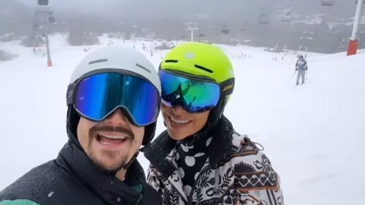 Sabrina Sato e Nicolas Prattes esquiam no Vale de Isère, nos Alpes da França