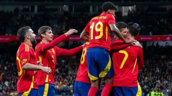 Le Normand, zagueiro titular da Espanha, mantém relacionamento com Sira Martínez, ex-namorada de Ferran Torres