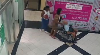 Vídeos viralizaram ao mostrar Erika de Souza Vieira Nunes, de 42 anos, carregando o suposto tio em uma cadeira de rodas, tentando fazer ele assinar um documento para concretizar o saque de R$ 17 mil