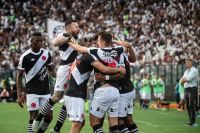 Vasco vence o Grêmio na estreia na Série A do Brasileiro, em São Januário