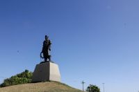 Veja antes e depois da Estátua do Laçador, ponto turístico de Porto Alegre