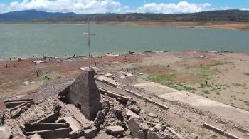 Partes de igreja e fundações de estruturas da antiga cidade de Pantabangan ressurgiram nas últimas semanas