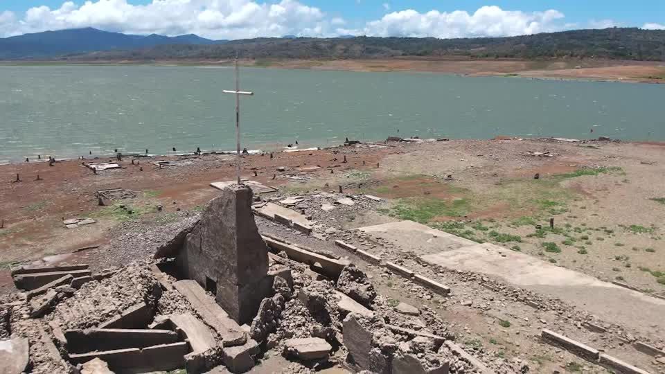 Calor extremo revela cidade submersa nas Filipinas