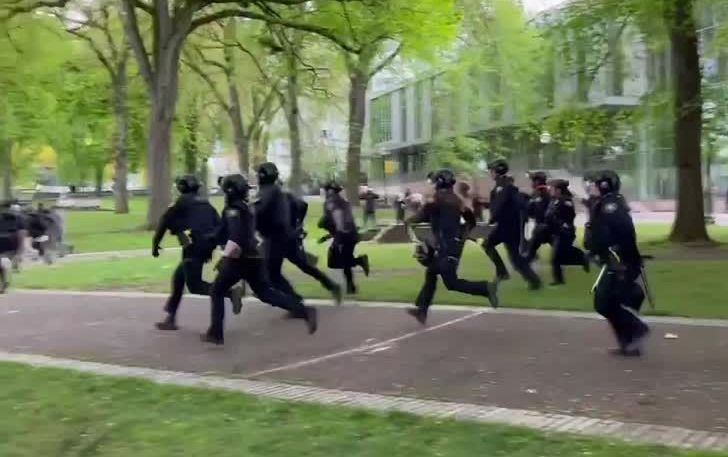 Policiais agem para conter manifestantes em protesto pró-Palestina na Universidade Estadual de Portland