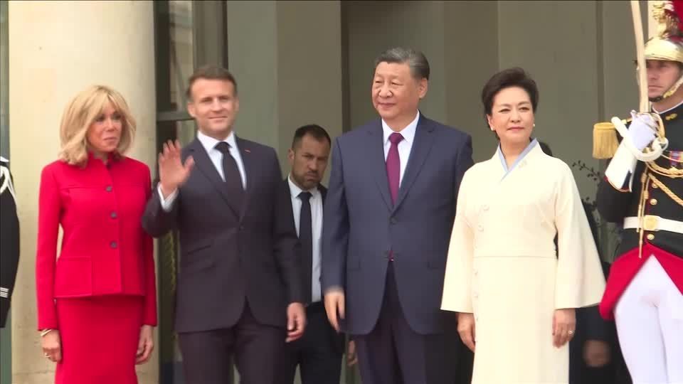 Macron recebe Xi no Palácio do Eliseu