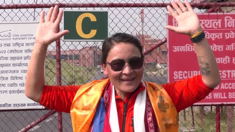 Alpinista Phunjo Lama, do Nepal, quebra recorde de escalada mais rápida no Monte Everest por uma mulher