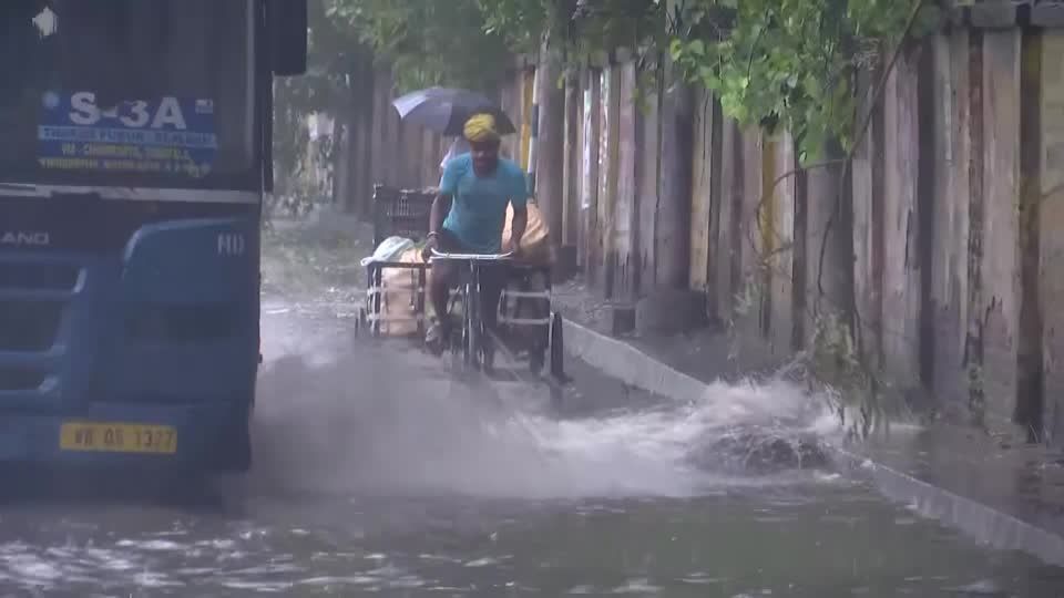 Ciclone Remal avança pelo sul da Ásia