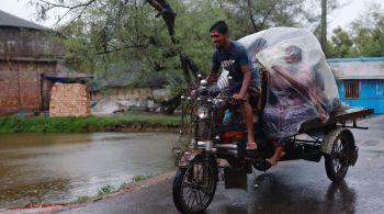 índia e Bangladesh sofrem com efeitos de ciclone, que começou a perder potência nesta terça-feira