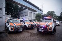 Conheça picapes com snorkel usadas em operações de ajuda no RS