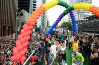 67% dos brasileiros acham paradas da LGBTQIAPN+ importantes, diz pesquisa