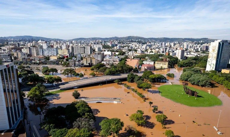 Enchentes atingem a cidade de Porto Alegre