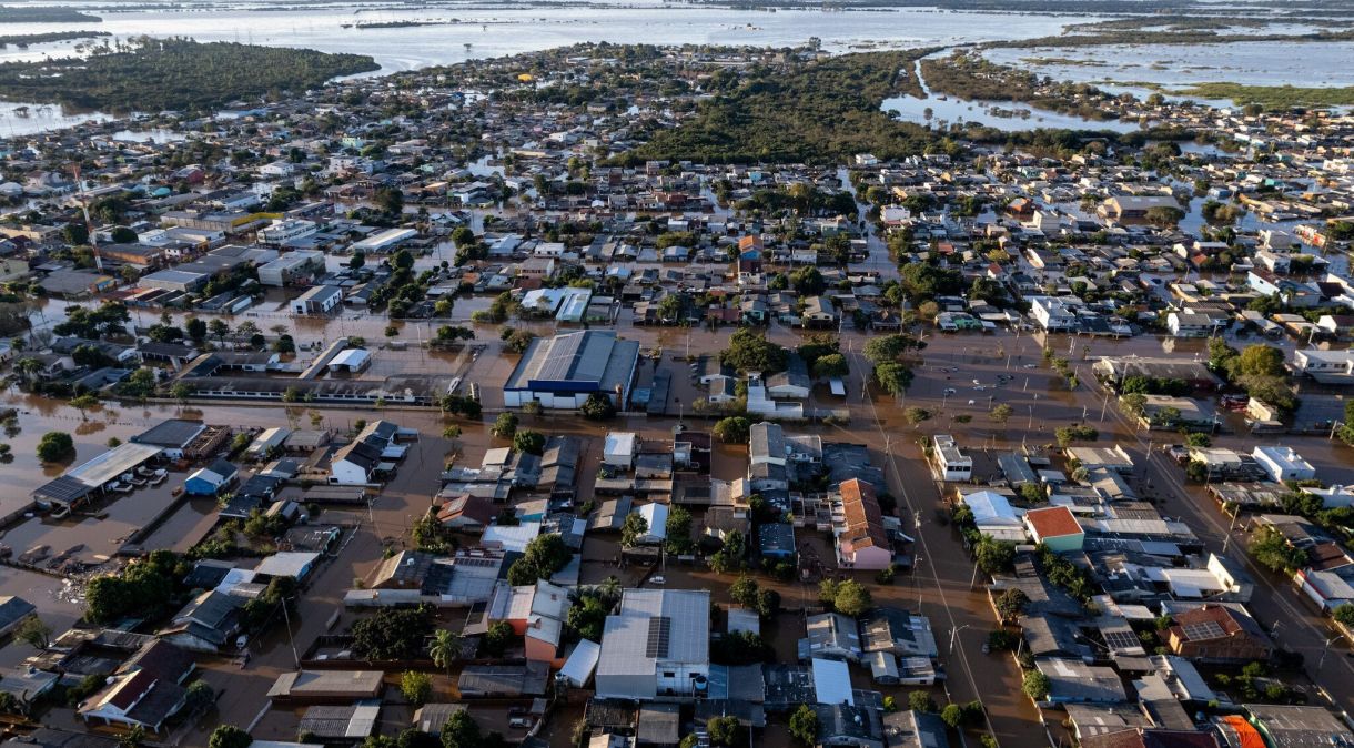 Imagem aérea da cidade de Eldorado do Sul, na região metropolitana de Porto Alegre, durante a enchente no Rio Grande do Sul