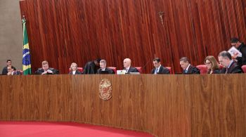 Primeiro dia de julgamento foi marcado pela leitura do parecer do relator, ministro Floriano de Azevedo Marques