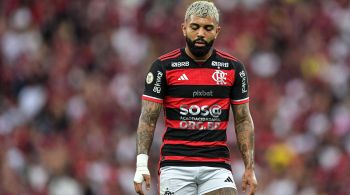 Atacante foi punido pelo clube após aparecer vestindo a camisa do Corinthians