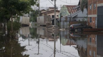 Prefeitos de cidades afetadas pelas fortes chuvas e enchentes apontam questões técnicas e falta de pessoal como obstáculos para conseguir verba