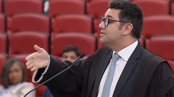 Justiça Eleitoral decide se cassa ou não o mandato do senador; partidos acusam ex-juiz da Lava Jato de abuso de poder econômico