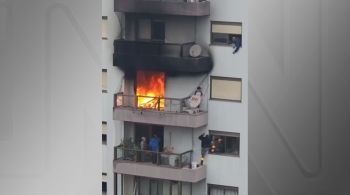 Incêndio atingiu um apartamento do quarto andar de um prédio residencial; edifício foi evacuado preventivamente