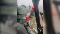 Vídeo: idoso ilhado na laje de casa é resgatado por helicóptero em Canoas (RS)