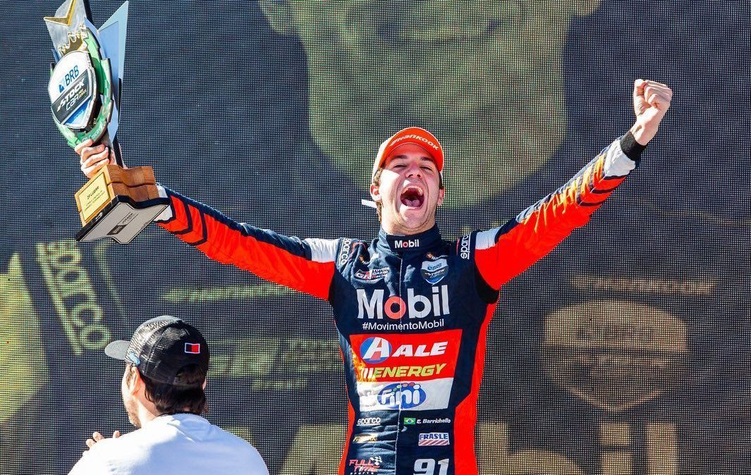 Dudu Barrichello celebra vitória no Paraná