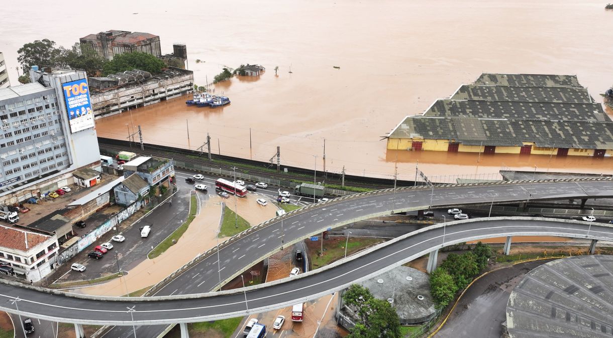 Cidade de Porto Alegre (RS) foi atingida pelo transbordamento do Guaíba