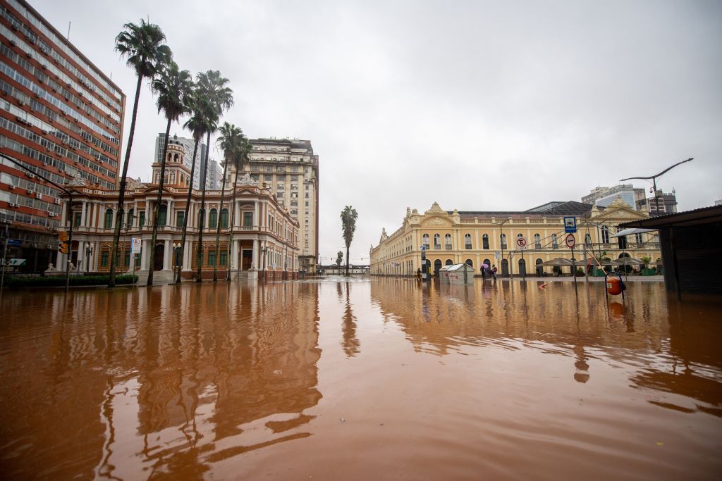 Região do Mercado Público de Porto Alegre (RS), no Centro Histórico, foi tomada pelas águas