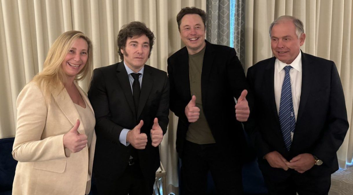 Karina Milei, Javier Milei e Elon Musk durante encontro em Los Angeles