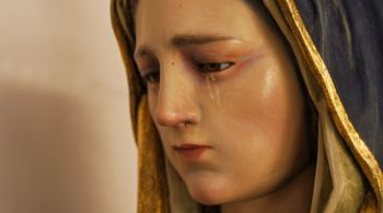 Gabinete Doutrinário do Vaticano (DDF) mudou regras sobre eventos relatados, como Virgens Marias chorando e crucifixos pingando sangue, que durante séculos incitaram os fiéis católicos