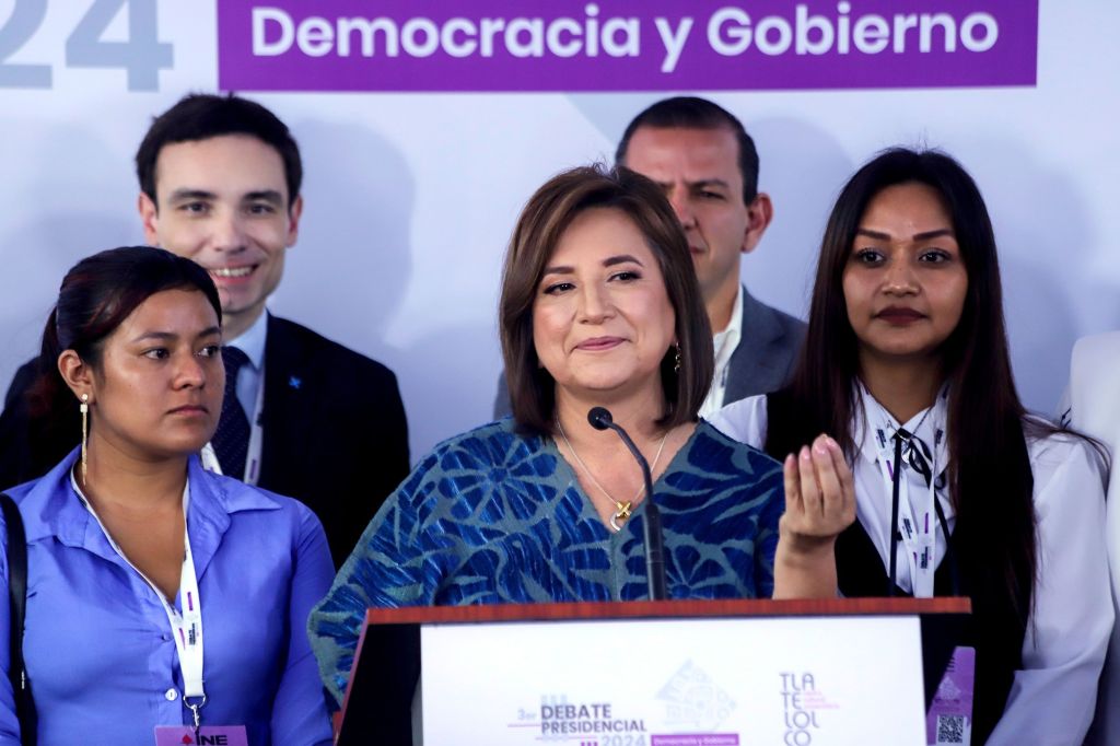 A candidata Xóchitl Gálvez da coalizão 'Fuerza y ​​​​corazón por México' fala antes do último debate presidencial antes da eleição presidencial no Centro Cultural Tlatelolco em 19 de maio de 2024 na Cidade do México, México.