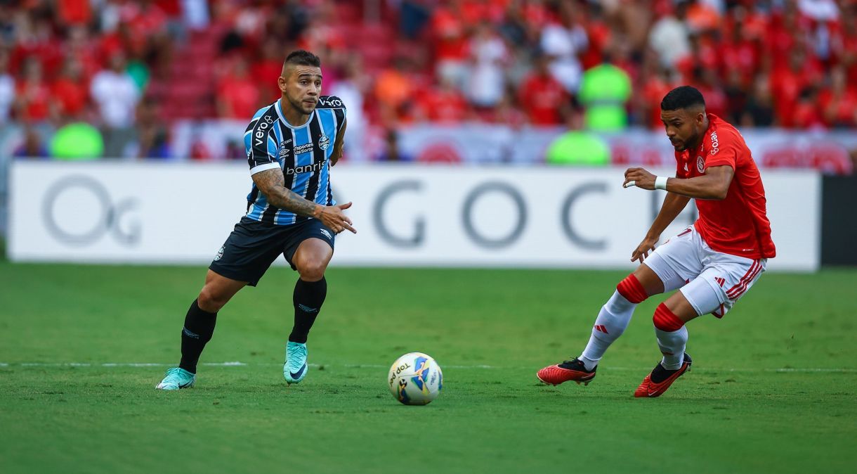 Lance da partida entre Grêmio e Internacional disputada no Estádio Beira-Rio, valida pela Campeonato Gaúcho de 2024