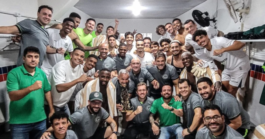 Jogadores do Goiás após vitória sobre o Brusque
