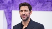 John Krasinski diz que furtou objeto do cenário da série "The Office"