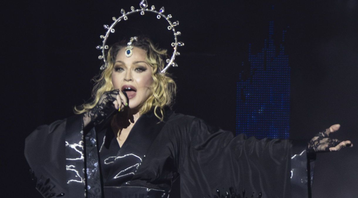 Madonna durante show da "The Celebration Tour" no Rio de Janeiro