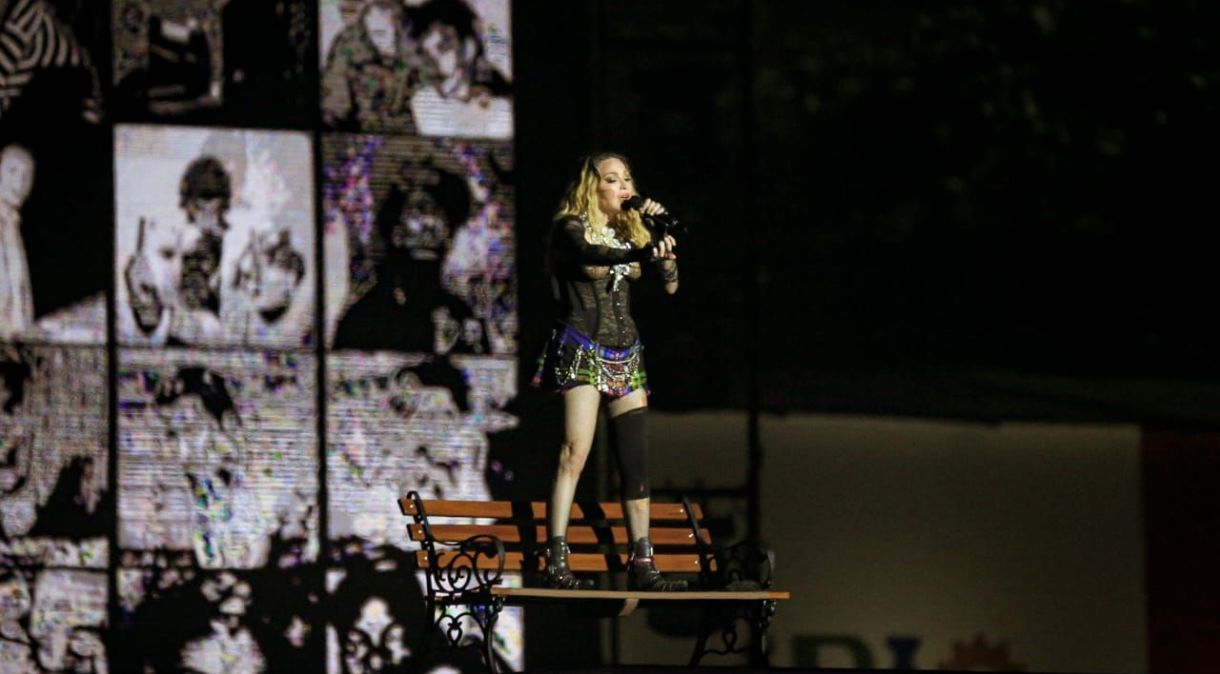 Madonna em show no Brasil que encerra sua turnê "The Celebration"