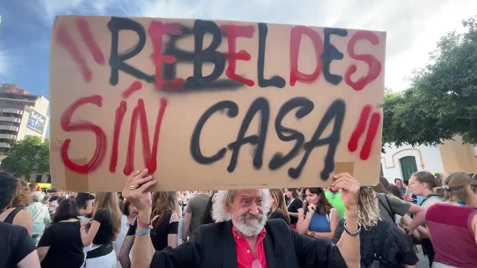 Manifestantes protestam contra turismo excessivo na ilha de Maiorca, na Espanha